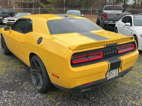 Used 2018 Dodge Challenger SXT image 3