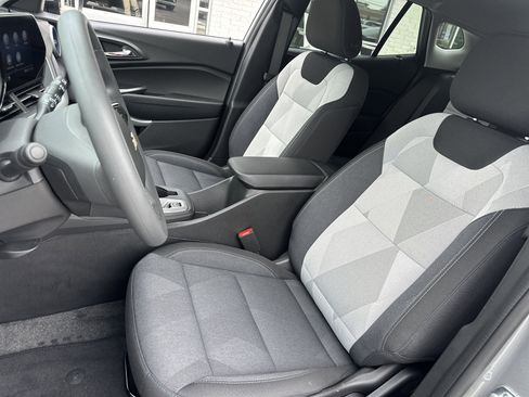 Used 2026 Chevrolet Trax LS w/ LS Convenience Package FWD image 11