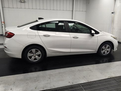 Used 2018 Chevrolet Cruze LS FWD image 10