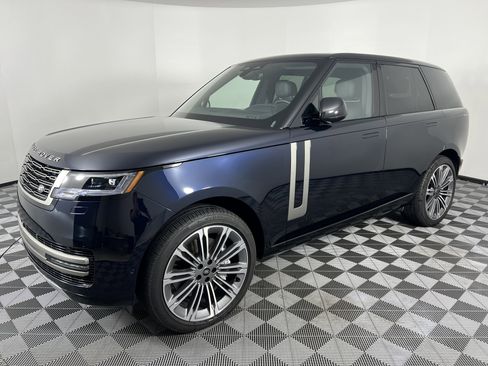 Used 2025 Land Rover Range Rover SE AWD/4WD image 8