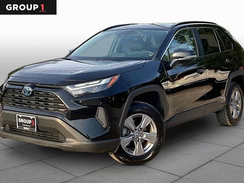 Used 2024 Toyota RAV4 XLE AWD/4WD image 1