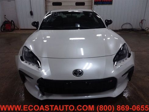 Used 2023 Toyota GR86 Premium w/ ALL Weather Mat Package (TMS) image 7