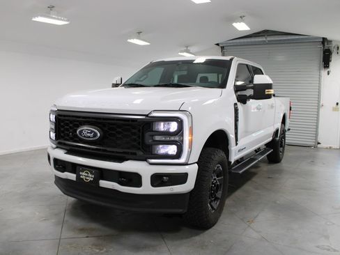 Used 2023 Ford F250 Lariat w/ Lariat Ultimate Package AWD/4WD image 4