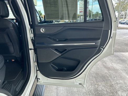 Used 2025 Lincoln Navigator Reserve w/ Jet Appearance Package image 44