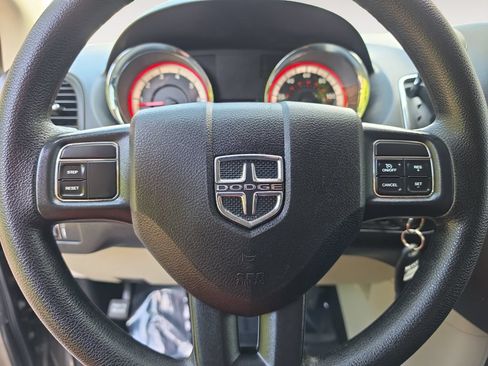 Used 2019 Dodge Grand Caravan SE FWD image 12