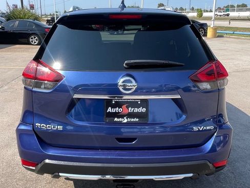 Used 2018 Nissan Rogue SV w/ Sun & Sound Touring Package AWD/4WD image 9