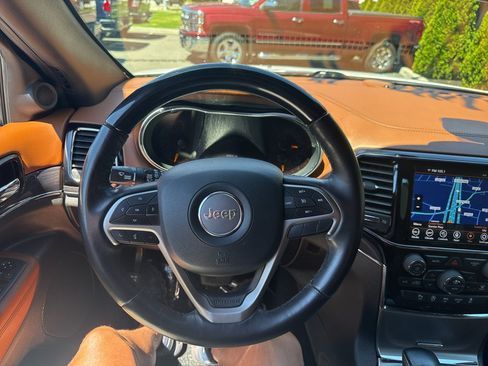 Used 2020 Jeep Grand Cherokee Overland AWD/4WD image 46