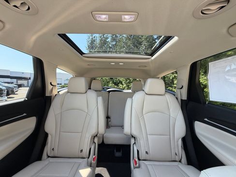 Used 2023 Buick Enclave Premium w/ Experience Buick Package FWD image 3