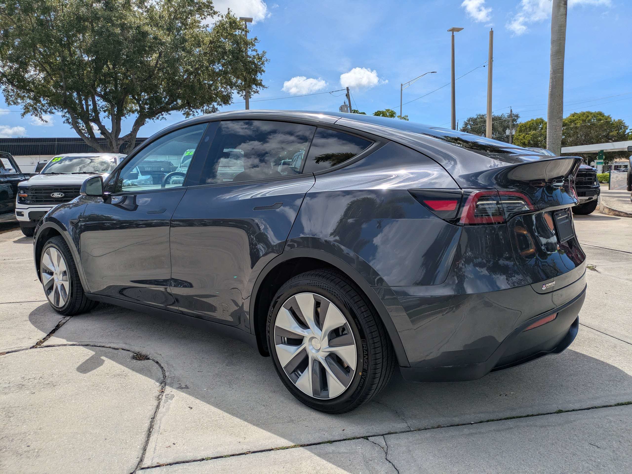 Used 2024 Tesla Model Y Long Range AWD/4WD image 6