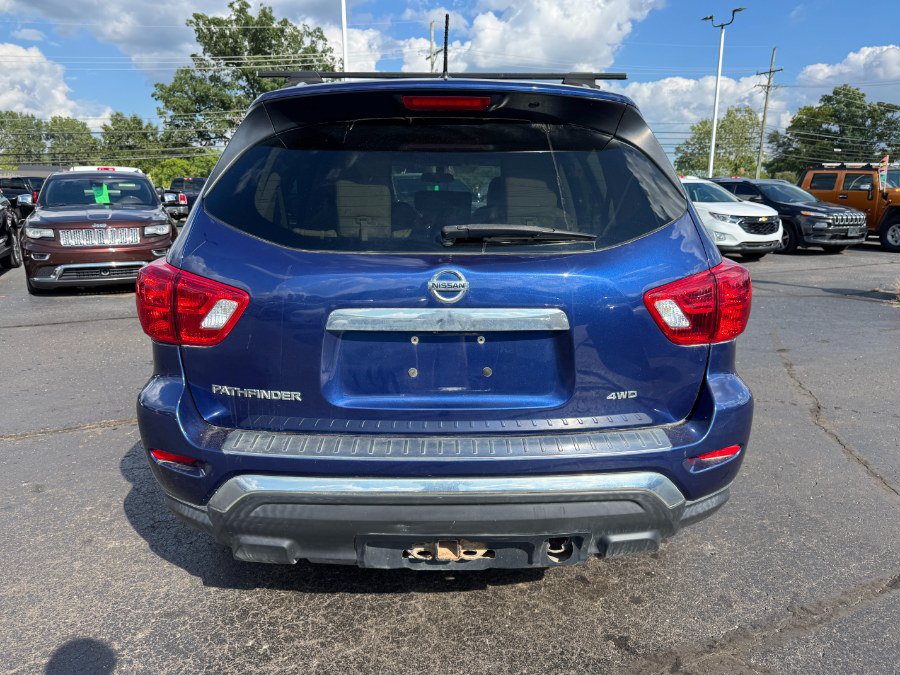 Used 2017 Nissan Pathfinder S AWD/4WD image 4