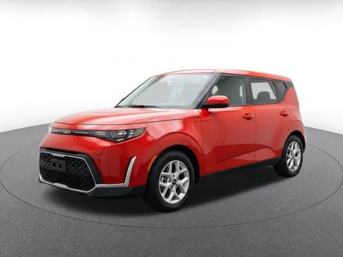 Used 2025 Kia Soul LX w/ LX Technology Package FWD image 3
