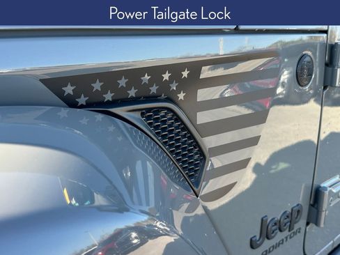 Used 2021 Jeep Gladiator Willys image 14