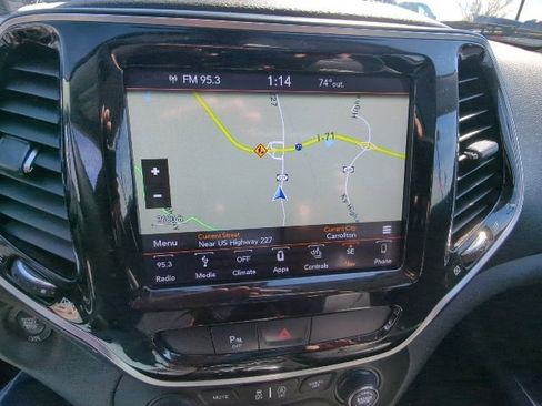 Used 2019 Jeep Cherokee Limited image 30