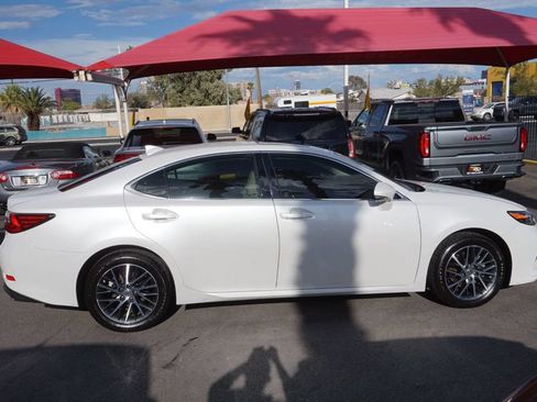 Used 2016 Lexus ES 350 w/ Premium Package w/Wood Trim FWD image 5