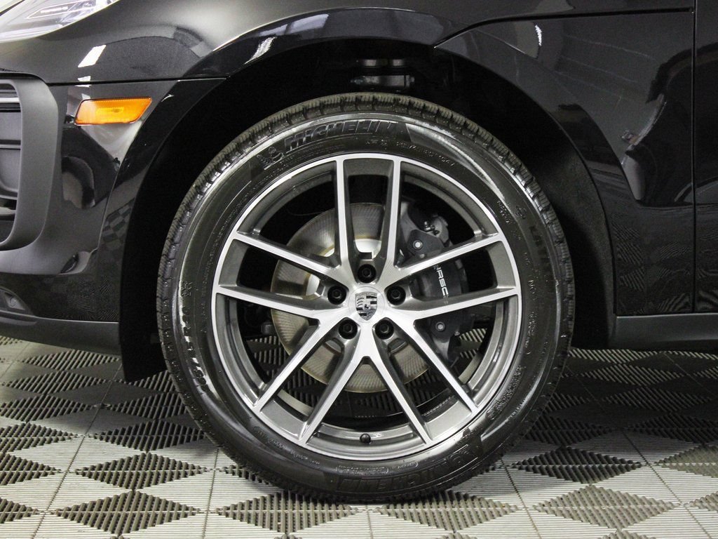 Certified 2026 Porsche Macan AWD/4WD image 40