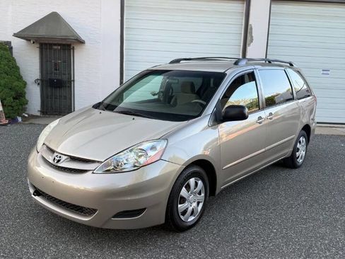Used 2008 Toyota Sienna CE FWD image 2