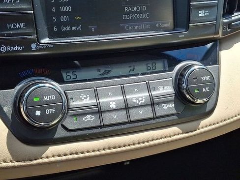 Used 2014 Toyota RAV4 Limited AWD/4WD image 17