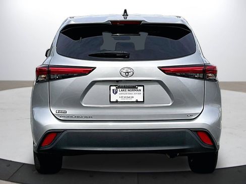 Used 2023 Toyota Highlander LE image 8