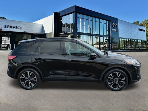 Used 2022 Ford Escape SE w/ SE Sport Appearance Package image 3