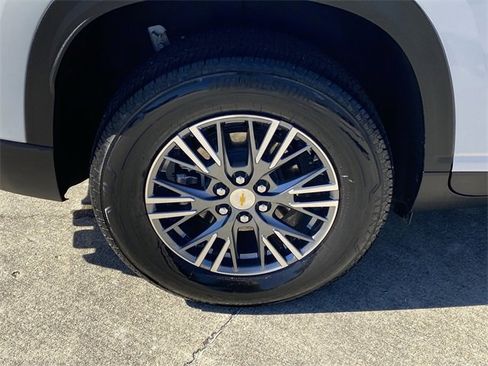 Certified 2025 Chevrolet Traverse LT image 32