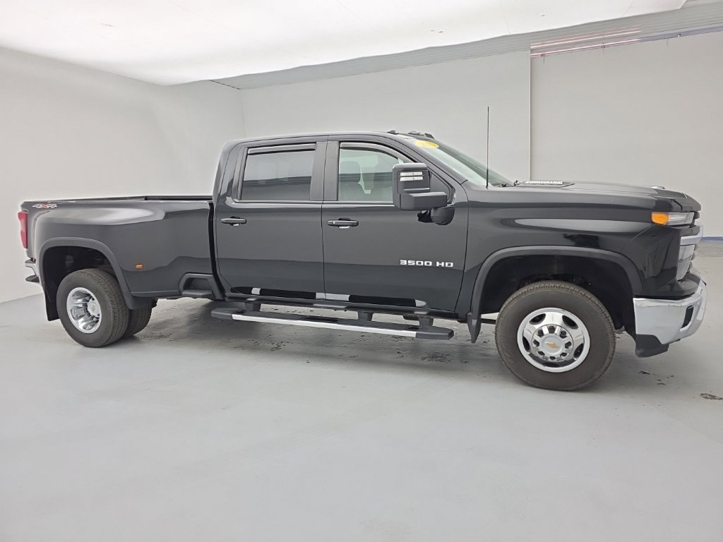 Used 2025 Chevrolet Silverado 3500 LT w/ Safety Package AWD/4WD image 14