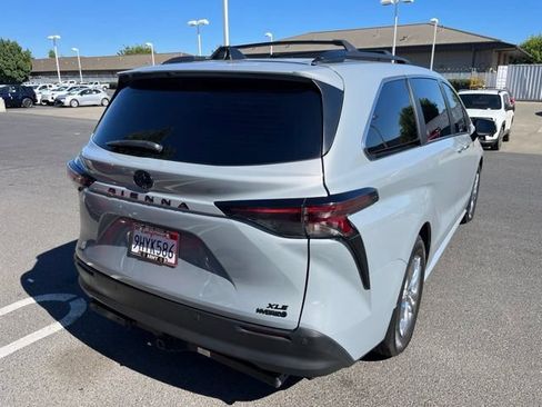 Used 2023 Toyota Sienna XLE Woodland Edition AWD/4WD image 4