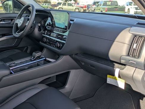 New 2025 Nissan Pathfinder SL w/ Lighting Package (N92) image 33