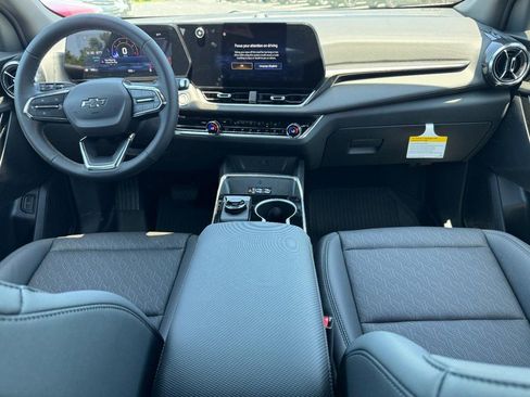 New 2026 Chevrolet Equinox LT w/ Convenience Package II FWD image 7