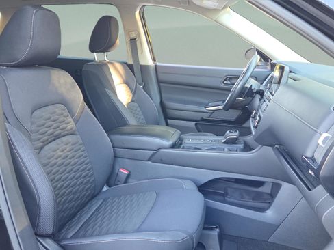 Used 2024 Nissan Pathfinder S FWD image 15