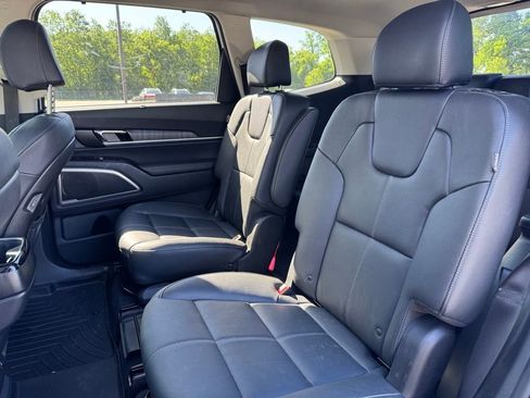 Used 2024 Kia Telluride EX w/ EX Captain's Chair Package AWD/4WD image 6