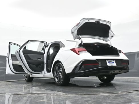 Certified 2024 Hyundai Elantra Limited image 51