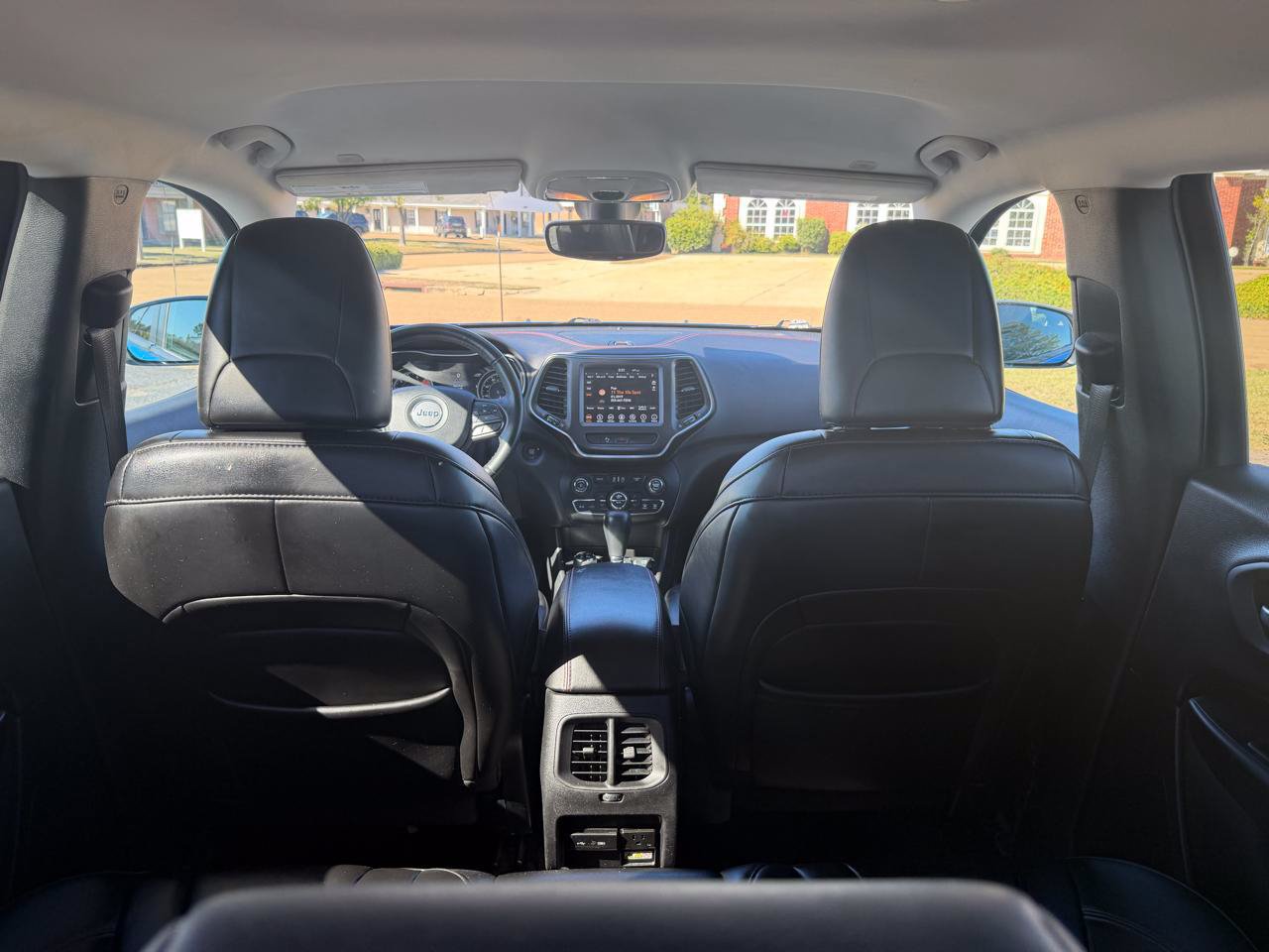 Used 2019 Jeep Cherokee Trailhawk w/ Cold Weather Group AWD/4WD image 9