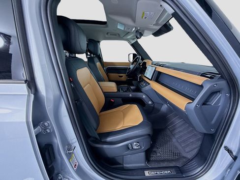 Used 2024 Land Rover Defender 130 X-Dynamic SE image 21