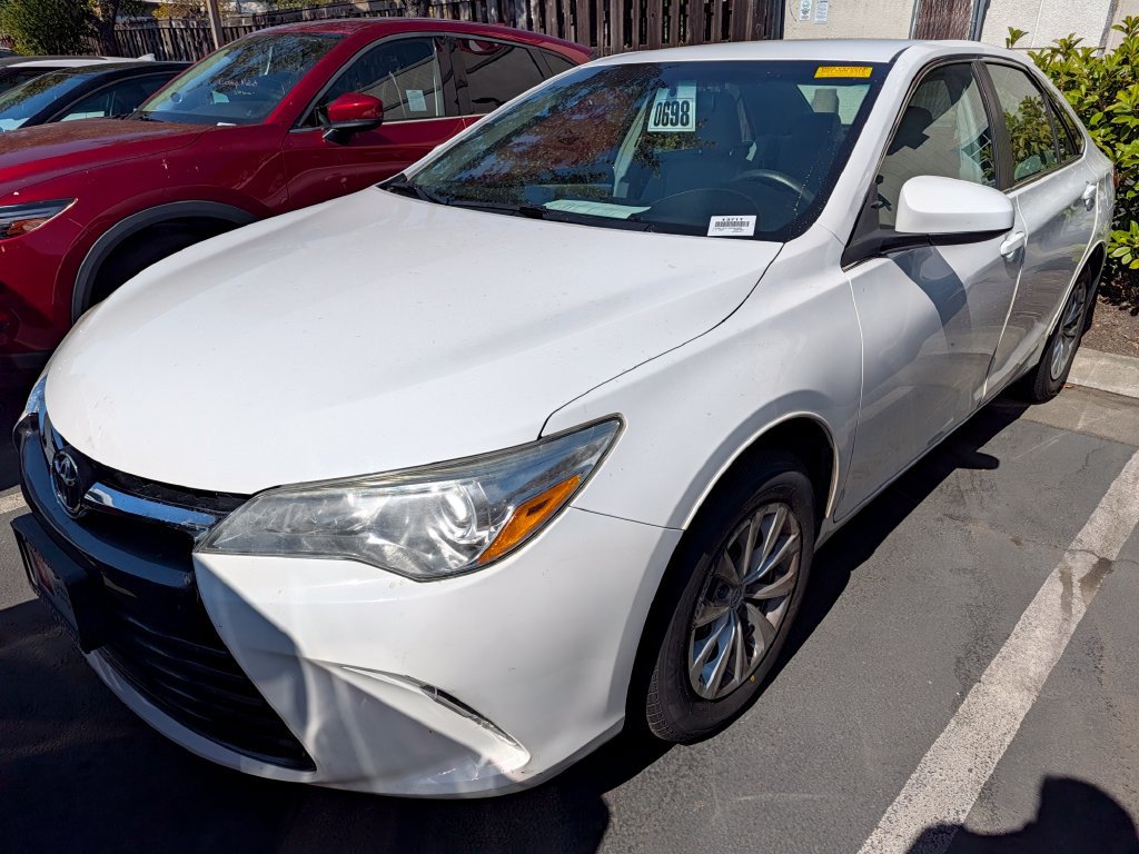 Used 2016 Toyota Camry LE FWD image 3