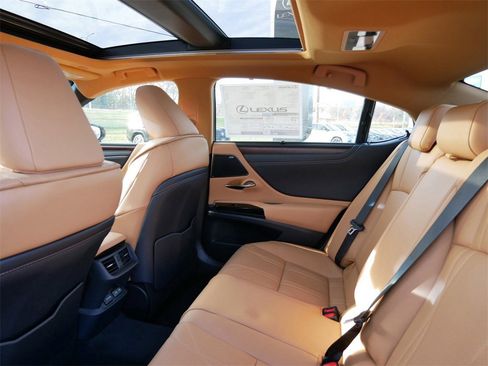 New 2025 Lexus ES 350 Ultra Luxury image 7