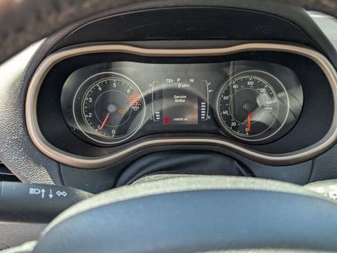Used 2017 Jeep Cherokee Latitude w/ Cold Weather Group AWD/4WD image 9