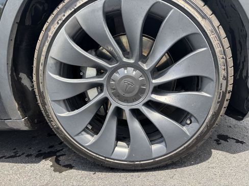 Used 2021 Tesla Model Y Long Range AWD/4WD image 13
