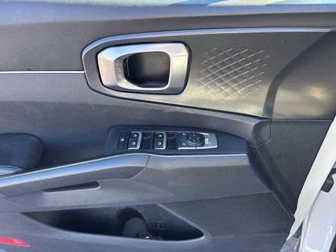 Used 2022 Kia Sorento LX image 10