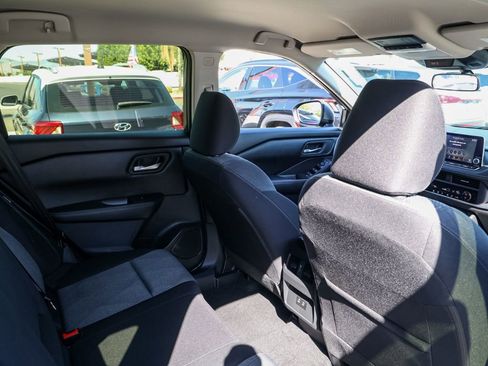 Used 2025 Nissan Rogue SV FWD image 17