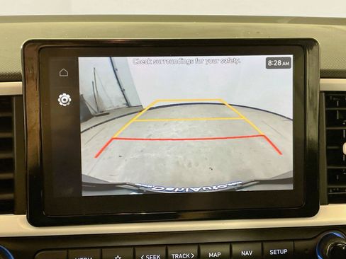 Used 2025 Hyundai Venue Limited FWD image 6