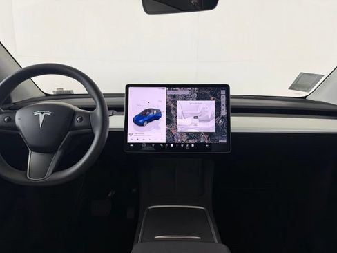 Used 2023 Tesla Model Y Long Range AWD/4WD image 30