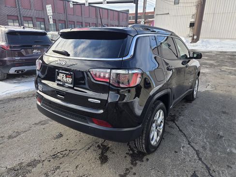 Used 2025 Jeep Compass Latitude image 8