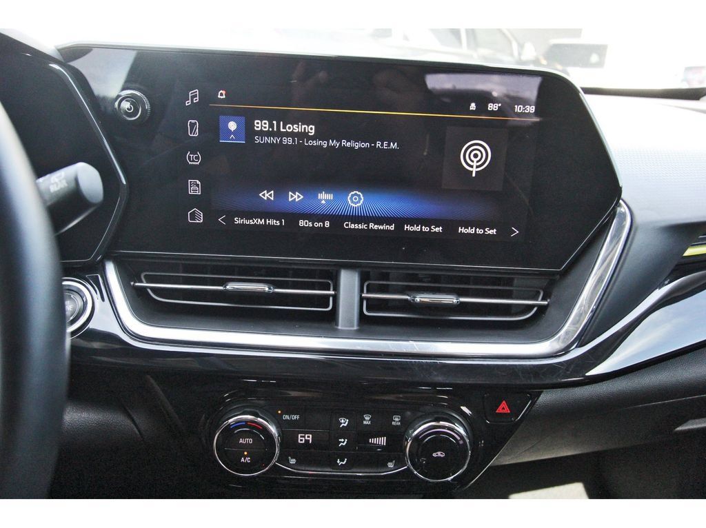 Used 2025 Chevrolet Trax ACTIV w/ Sunroof Package FWD image 21