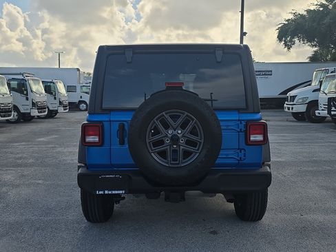 Used 2024 Jeep Wrangler Unlimited Sport AWD/4WD image 6