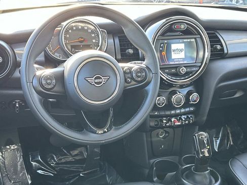 Used 2021 MINI Cooper 4-Door Hardtop image 10