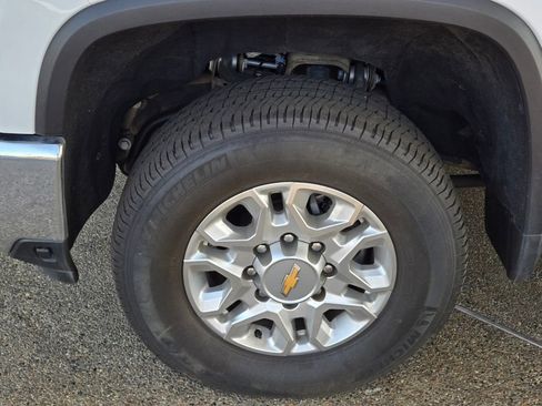 Used 2024 Chevrolet Silverado 2500 LTZ AWD/4WD image 9