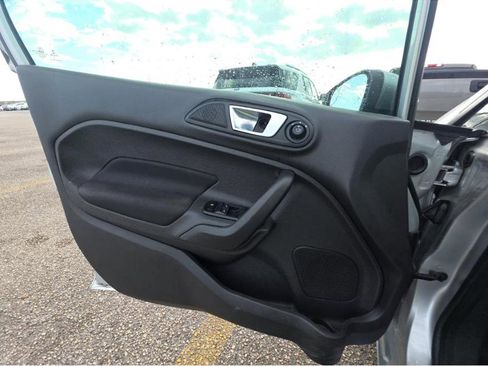 Used 2015 Ford Fiesta SE image 10