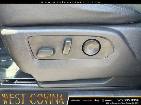 Used 2023 Chevrolet Silverado 1500 ZR2 w/ Technology Package AWD/4WD image 24