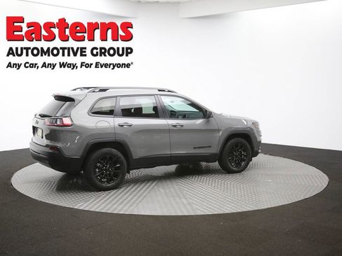Used 2023 Jeep Cherokee Altitude Lux image 42