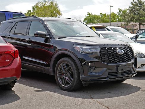Used 2025 Ford Explorer ST-Line w/ ST-Line Street Pack AWD/4WD image 17